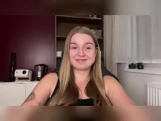 Xlovecam Live Sex Cam of EricaLuck