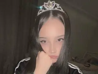 Xlovecam Live Sex Cam of LaineNewmon