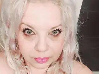 Xlovecam Live Sex of SoniaHotMilf