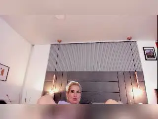Xlovecam Free Porn Cam of GiuliaAddams