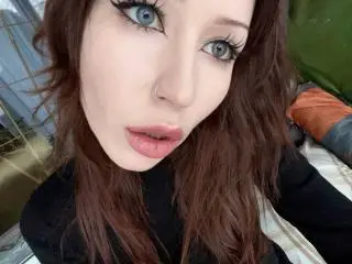 Xlovecam Live Sex of CarolynnDrage