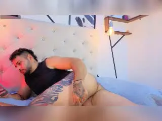 Xlovecam Free Live Porn of AryanBrown