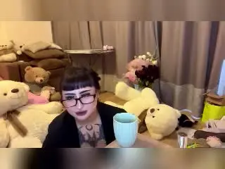 Xlovecam Free Porn Cam of LynnaMitton