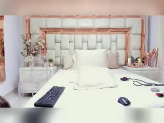 Xlovecam Sex Cam of KendraMiler