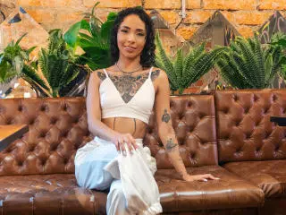 Xlovecam Watch Live Sex Cams of SilvanaXOwen