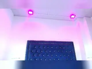 Xlovecam Free Porn Cam of LeiaLaurent