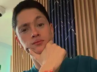 Xlovecam Sex Chat of TylerCa