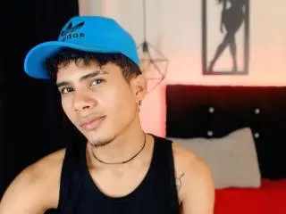 Xlovecam Private Sex Chat of SkinnyCuteAlyer