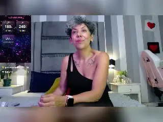 Xlovecam Free Porn Cam of JuliaNewell