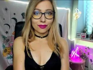 Xlovecam Live Sex of HeartHeidi