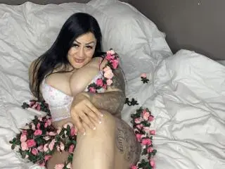 Xlovecam Live Sex Cam of KittyHotLady69