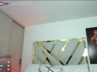 Xlovecam Free Live Porn of DevinHunter