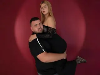 Xlovecam Sex Cam of EmelyRoberto